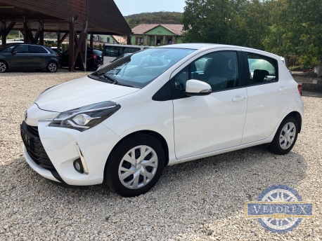 TOYOTA YARIS 1.0 VVT-i Active ELSŐ GAZDÁS-GYÁRI FÉNYEZÉS-T.KAMERA.EXTRÁS